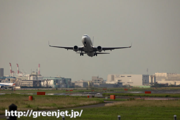 羽田で飛行機の離陸を正面から撮れるなんて。。