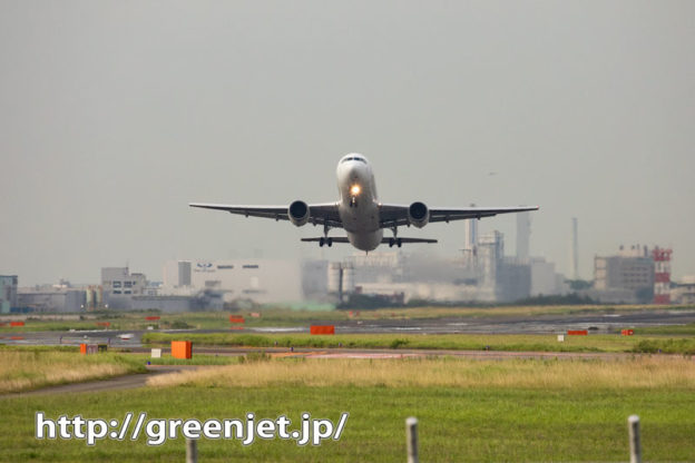 羽田で正面から飛行機を撮る気持ち良さ！