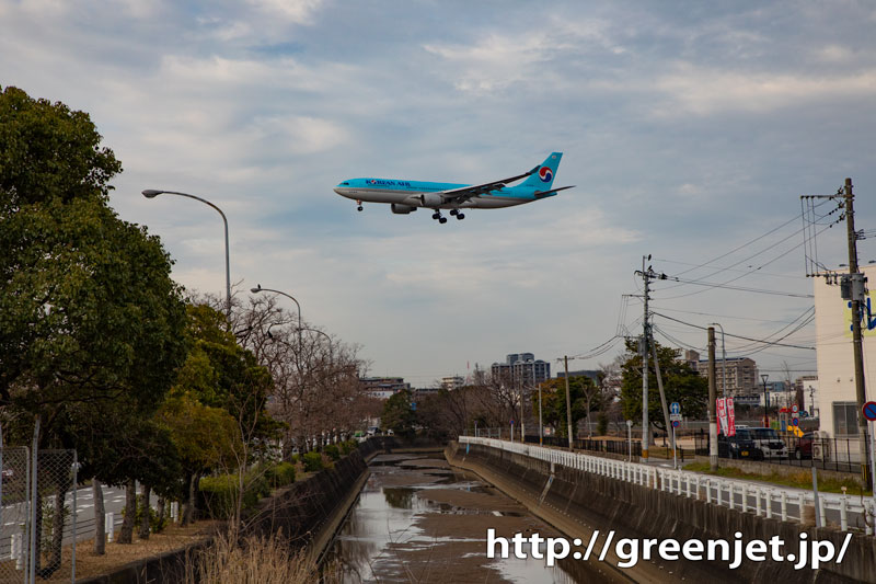 こういう川をまたぐ飛行機写真好きだ～福岡