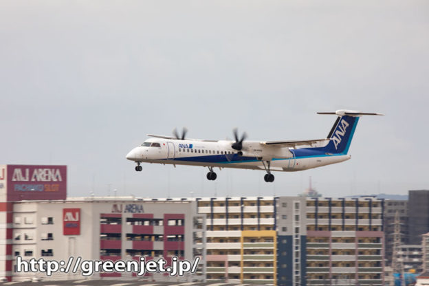 プロペラ機の流しを福岡の街並みと！