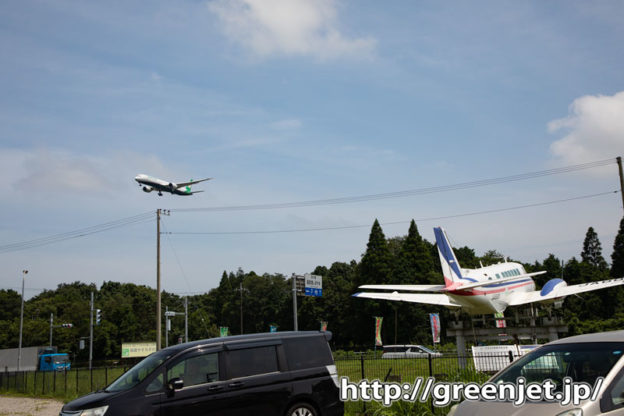 成田で飛行機～エバーのB787とB99