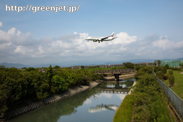 高知でこんなシンメトリーの飛行機写真！