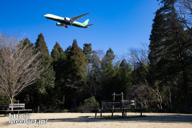 成田で飛行機～木製ベンチをアクセントにしてみる
