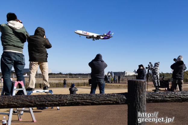 成田で飛行機～この人出が成田