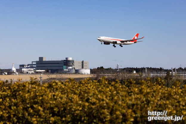 成田で飛行機～中国の赤いA330