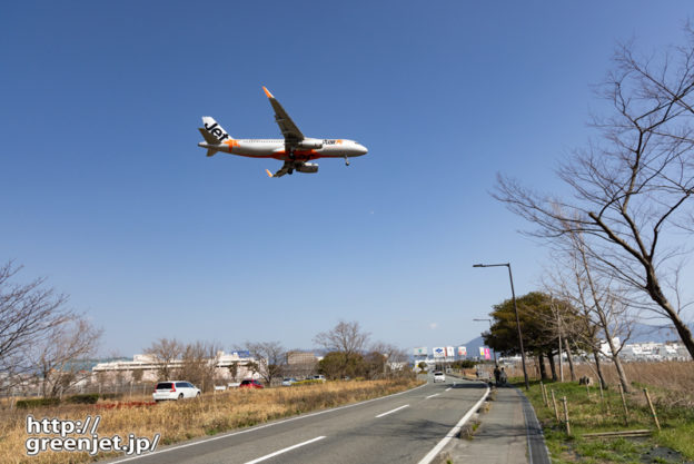 福岡で飛行機～幹線道路の上を