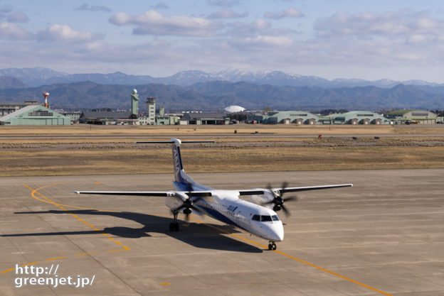 小松で飛行機～雪山とプロペラ機