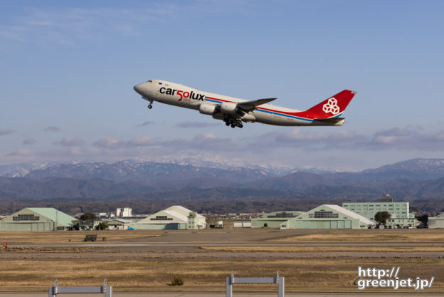 小松で飛行機～白山バックにジャンボ