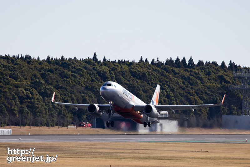 成田で飛行機～迫力のオレンジライナー