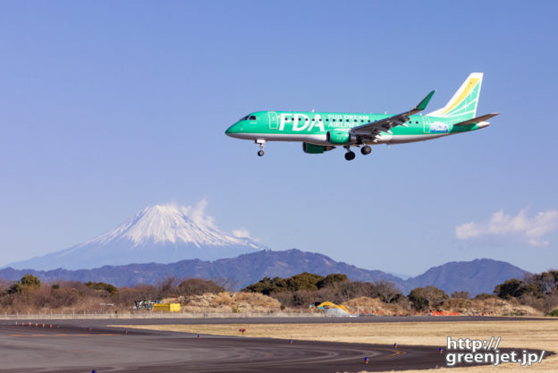 静岡で飛行機～緑のFDAと富士