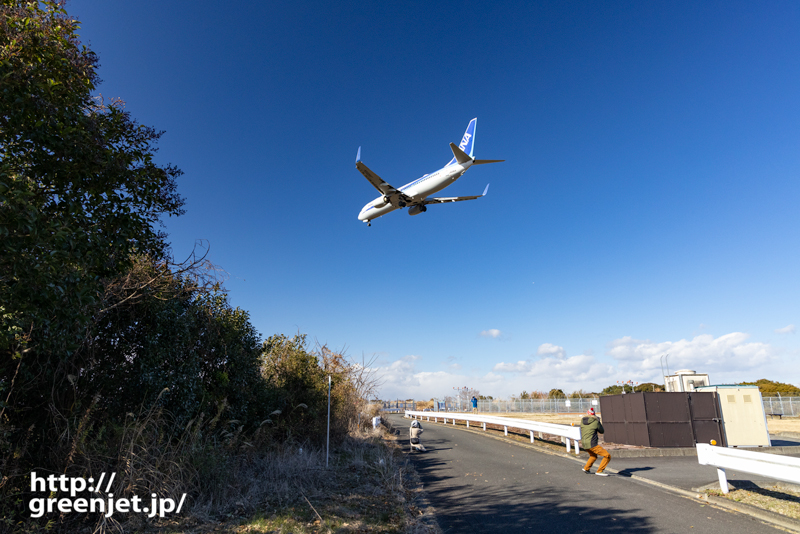 静岡で飛行機～腰を落としてカメラを構える