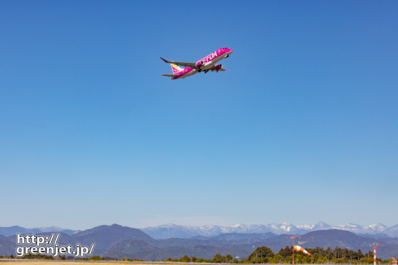 静岡で飛行機～ローズピンクFDAが雪山を眼下に