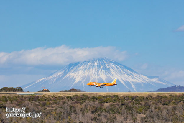 静岡で飛行機～オレンジFDAが富士に包まれる