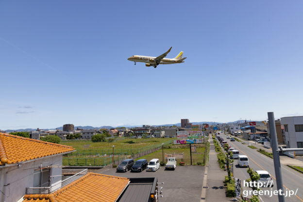 名古屋で飛行機～渋滞の上を飛行機