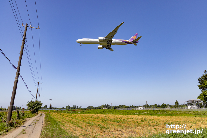 成田で飛行機～田んぼの上に降りてくる