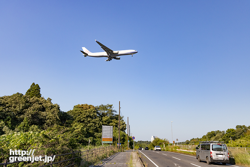 成田で飛行機～空港通りでA330