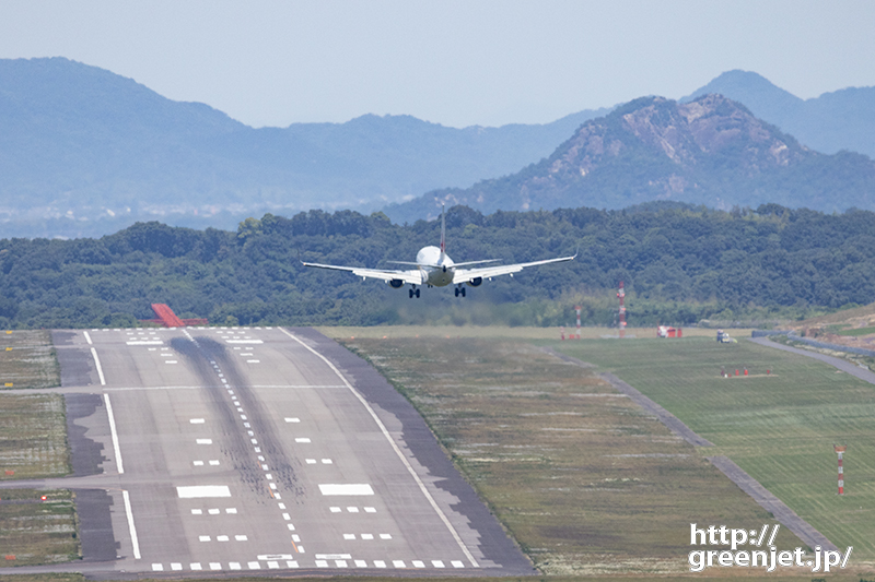 高松で飛行機～空港を俯瞰する光景