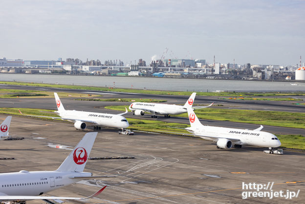 羽田で飛行機～B787とA350