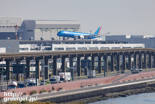 羽田で飛行機～イタリアンブルーのA350