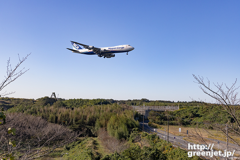 成田で飛行機～森と鉄塔と一本道