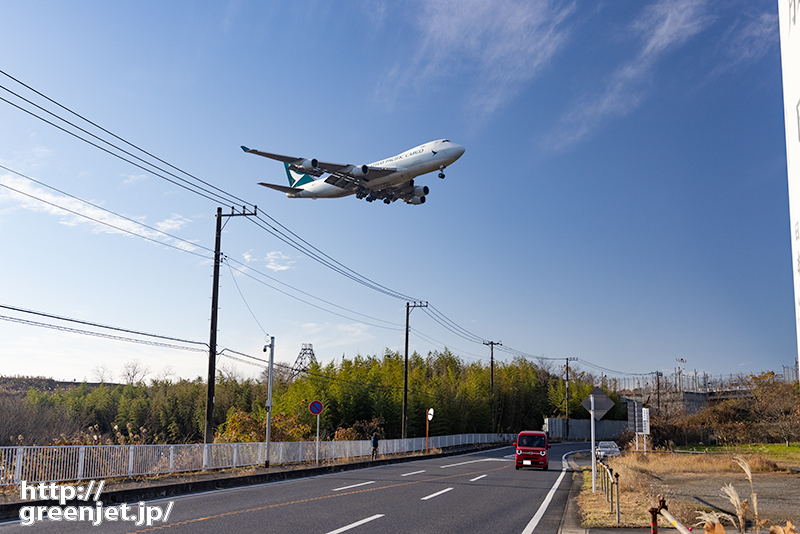 成田で飛行機～あー美しいキャセイジャンボ