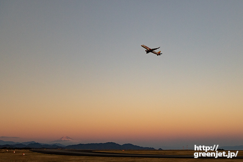静岡で飛行機～夕景の富士とホワイトFDA
