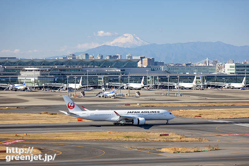 羽田で飛行機～JALのA350と富士