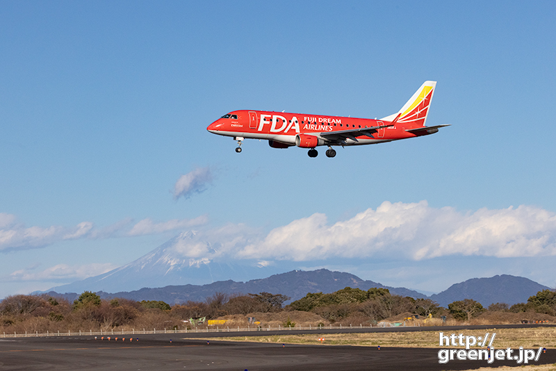 静岡で飛行機～赤いFDAと富士