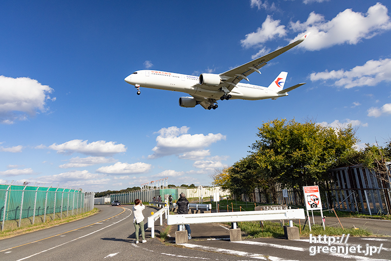 成田で飛行機～中国から来るエアバスA350