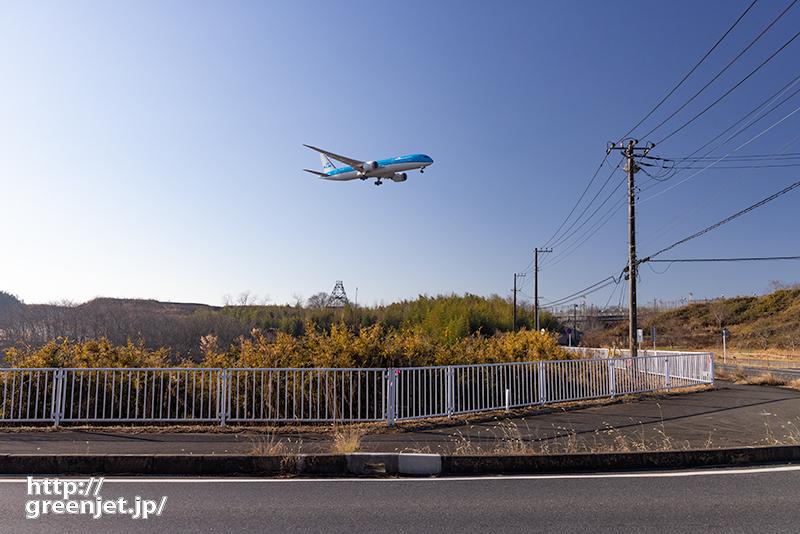 成田で飛行機～誰もいないあの角で青いヤツ