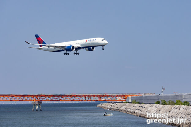 羽田で飛行機～赤い誘導灯とデルタA350