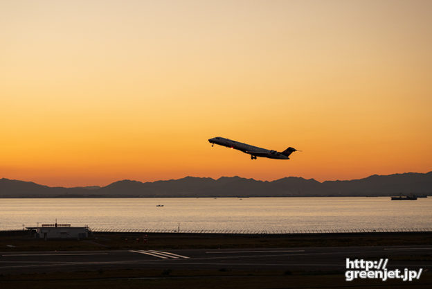 セントレアで飛行機～ギリギリかかった夕景