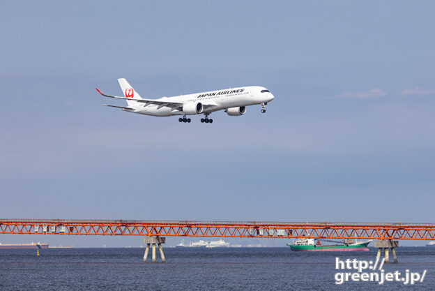 羽田で飛行機～至近距離でJAL A350