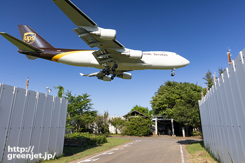 成田で飛行機～鳥居の前でジャンボの大迫力
