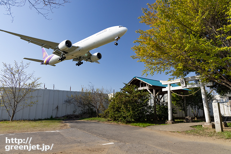 成田で飛行機～B777-300が歪む迫力