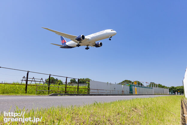 成田で飛行機～道路より低い所から狙う