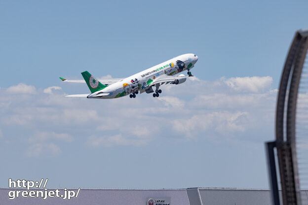 羽田で飛行機～ご無沙汰ハローキティジェット