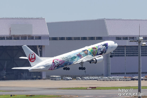 羽田で飛行機～過去イチ派手なディズニー