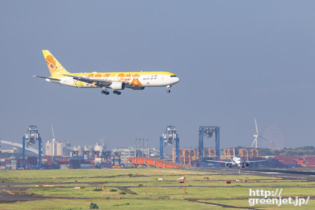 羽田で飛行機～風車と観覧車とロコンジェット