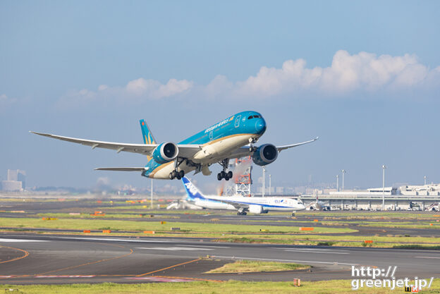 羽田で飛行機～ベトナムB787の大迫力