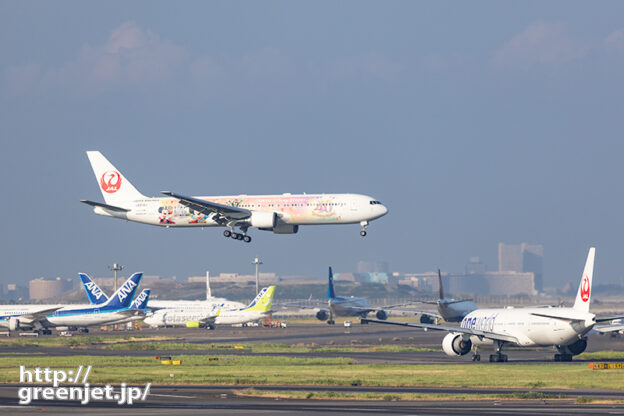 羽田で飛行機～ミッキーJETとワンワールド