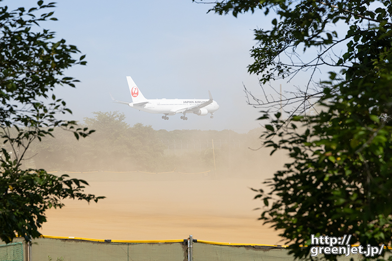成田で飛行機～砂嵐とJAL B767