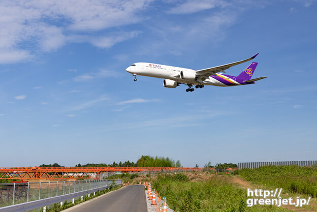 成田で飛行機～今だけ直線とタイのA350