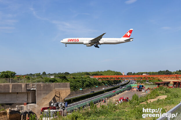 成田で飛行機～消えゆく橋とスイスB777