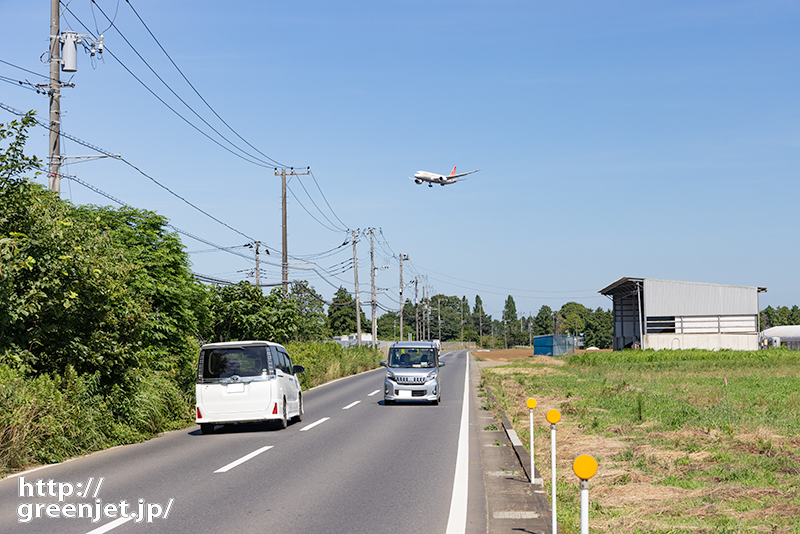 成田で飛行機～直線の先にB787現る