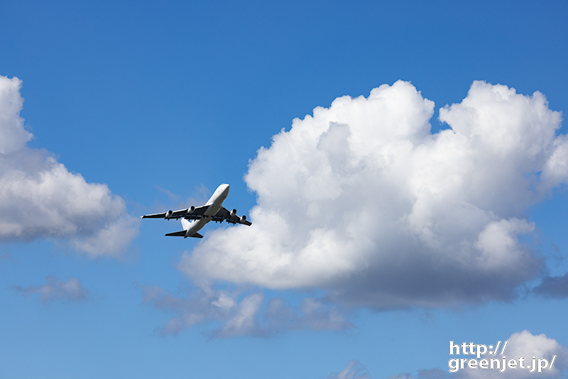 成田で飛行機～デカイ雲に絡む白ジャンボ