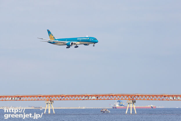 羽田で飛行機～軽く捻るベトナム B787