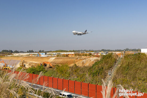 成田で飛行機～橋の袂からUPSジャンボ