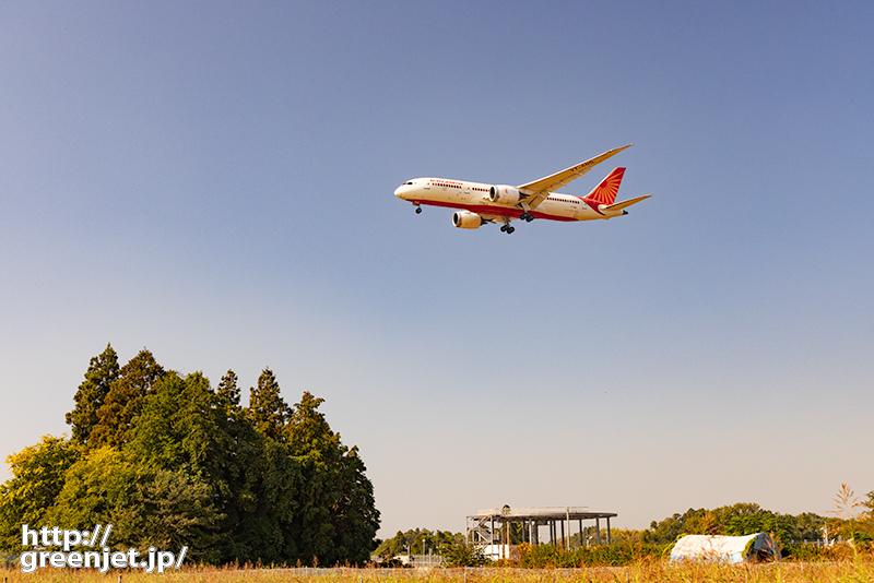 成田で飛行機～赤っぽい地表が美しかった件
