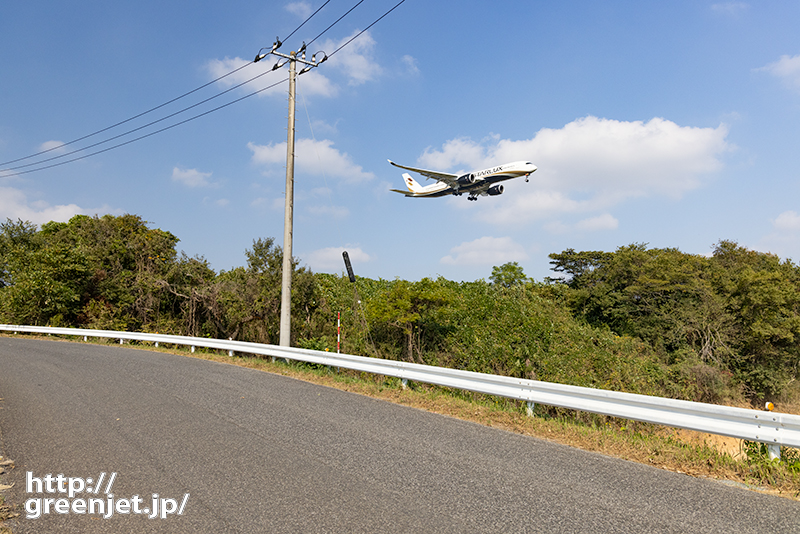 成田で飛行機～カーブの隅から捉える